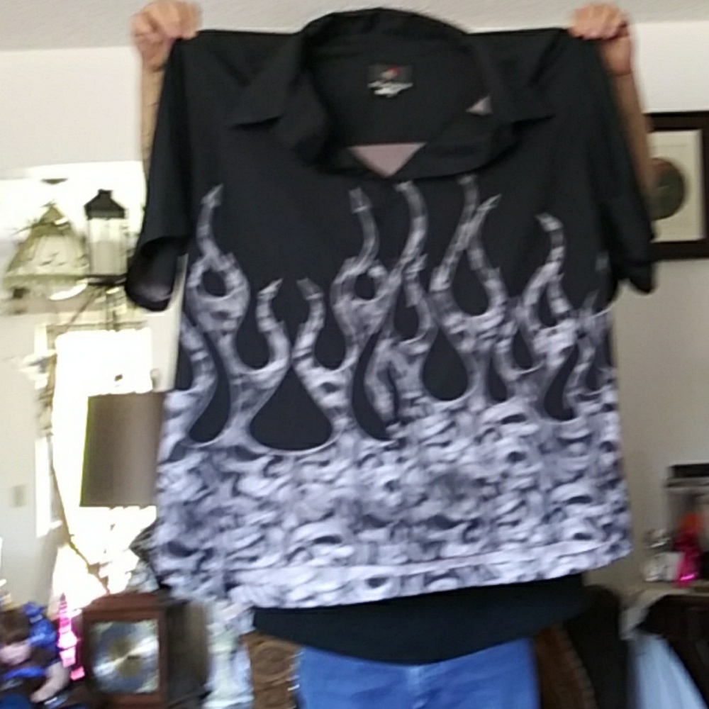 Mens shirt skull/flames